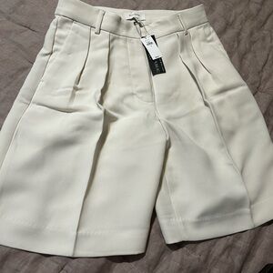 Beautiful cream/white banana republic shorts.  Worn once
